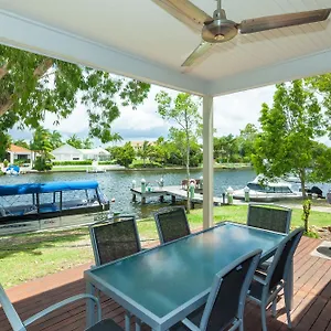 https://noosa-entrance-waterfront-resort.queenslandhotels.net