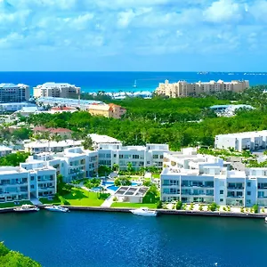 Villa Cayman Luxury At One Canal Point, George Town
