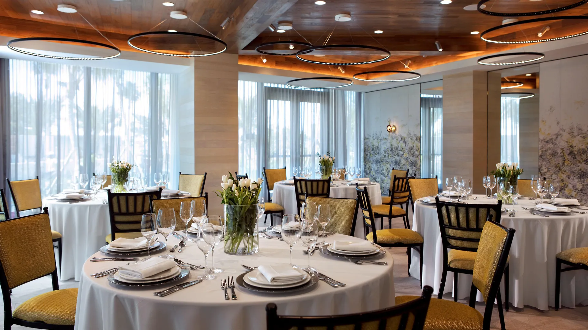 Kimpton Seafire Resort + Spa By Ihg West Bay